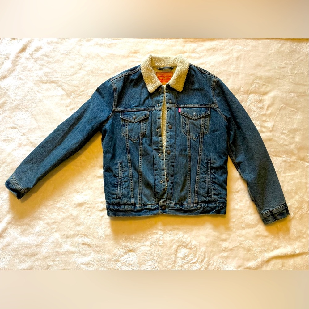 Levi’s Men’s Sherpa wool-lined jean jacket. NWOT